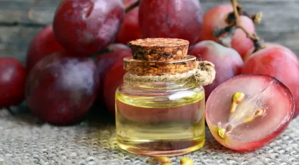 Huile de pépins de raisin utilisée dans un soin de beauté maison